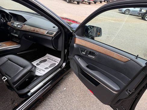 Used 2016 Mercedes-Benz E 350 4MATIC Sedan image 32
