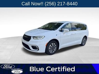 Used 2022 Chrysler Pacifica Touring-L w/ Uconnect Theater Family Group
