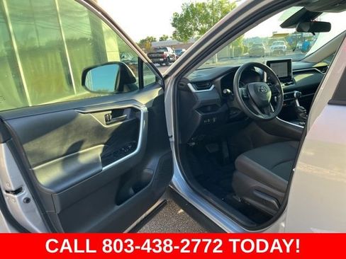 Used 2024 Toyota RAV4 LE AWD/4WD image 4