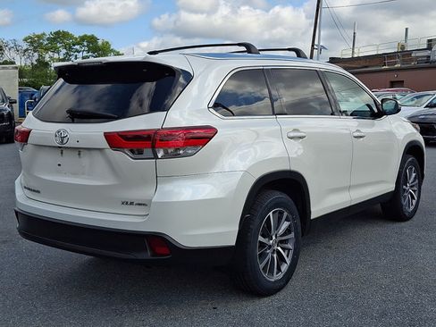 Used 2019 Toyota Highlander XLE AWD/4WD image 4