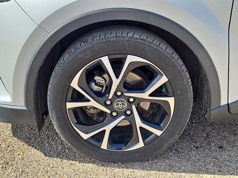 Used 2018 Toyota C-HR XLE image 10