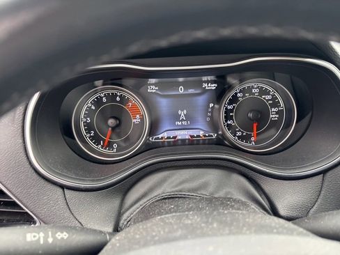 Used 2019 Jeep Cherokee Limited image 14