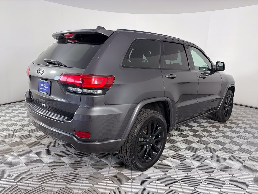 Used 2018 Jeep Grand Cherokee Altitude AWD/4WD image 7