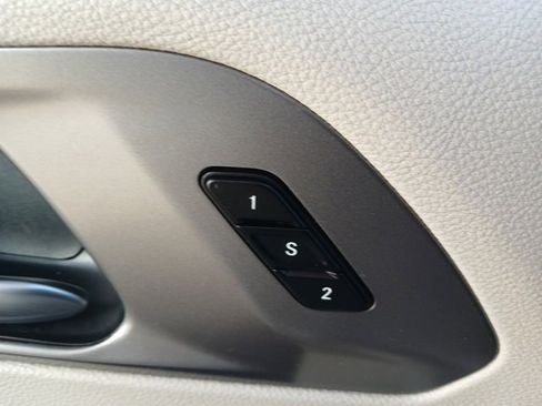 Used 2023 Chrysler Pacifica Touring-L image 47