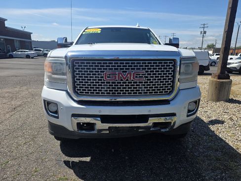 Used 2016 GMC Sierra 2500 Denali w/ Duramax Plus Package AWD/4WD image 3