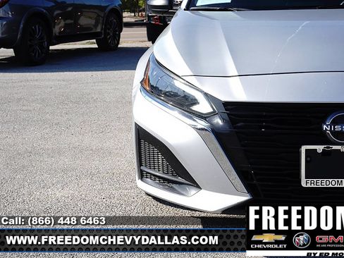 Used 2024 Nissan Altima 2.5 SV FWD image 41