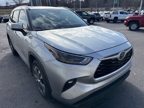 Used 2022 Toyota Highlander XLE image 6