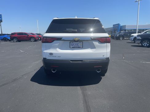 Used 2023 Chevrolet Traverse LT w/ Rear Camera Mirror Package AWD/4WD image 4