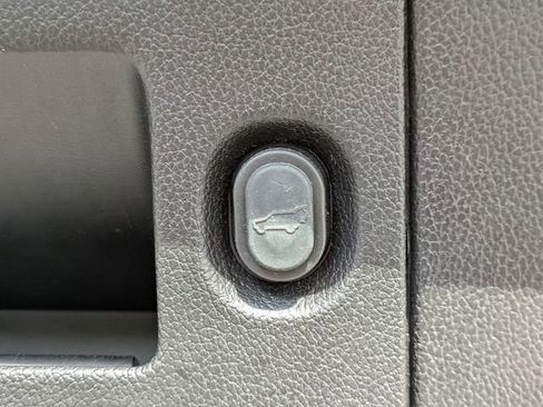 Used 2020 Cadillac Escalade Luxury image 13