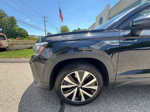 Certified 2024 Volkswagen Taos SE w/ Panoramic Sunroof Package FWD image 9