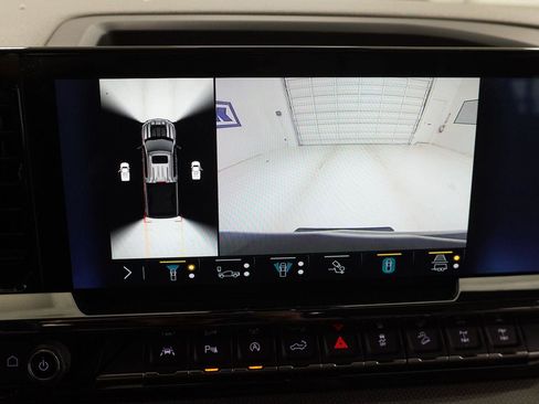 Used 2022 Chevrolet Silverado 1500 ZR2 w/ Technology Package AWD/4WD image 15