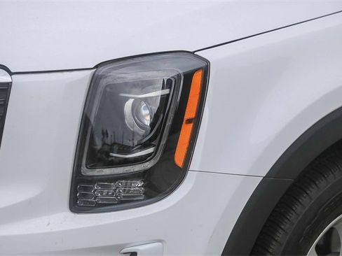 Certified 2022 Kia Telluride LX image 6