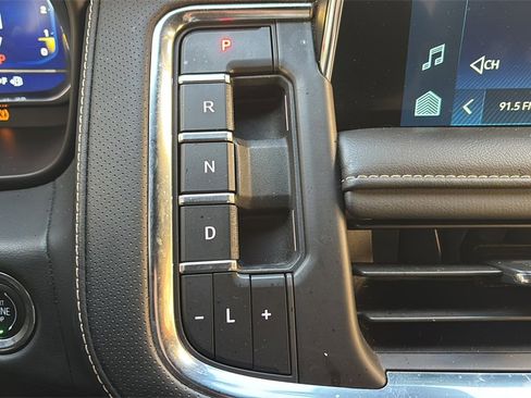 Used 2023 Chevrolet Suburban Premier image 19