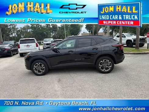 Used 2025 Chevrolet Trax LT FWD image 5