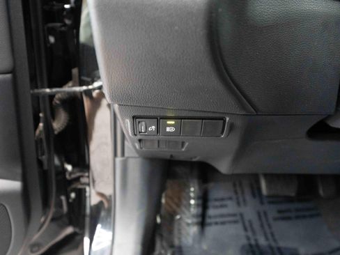Used 2025 Toyota Corolla Cross XLE AWD/4WD image 11