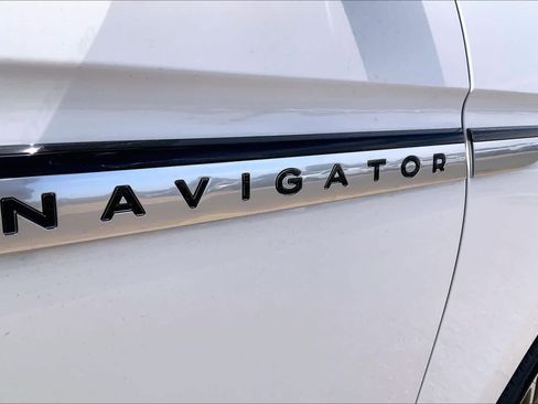 New 2026 Lincoln Navigator L Reserve AWD/4WD image 15