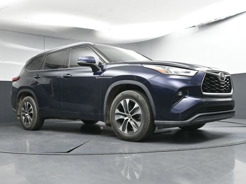 Used 2020 Toyota Highlander XLE image 25
