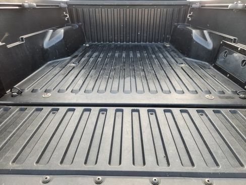 Used 2020 Toyota Tacoma SR5 w/ SR5 Appearance Package (SM) RWD image 32