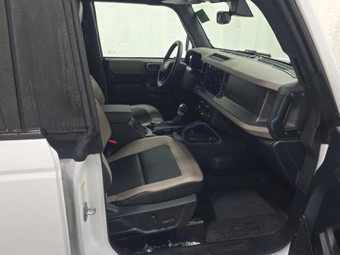 Used 2024 Ford Bronco Wildtrak image 10