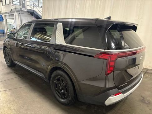 Used 2025 Kia Carnival FWD image 6