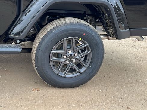 New 2026 Jeep Gladiator Sport AWD/4WD image 12