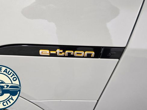 Used 2022 Audi e-tron Premium AWD/4WD image 23