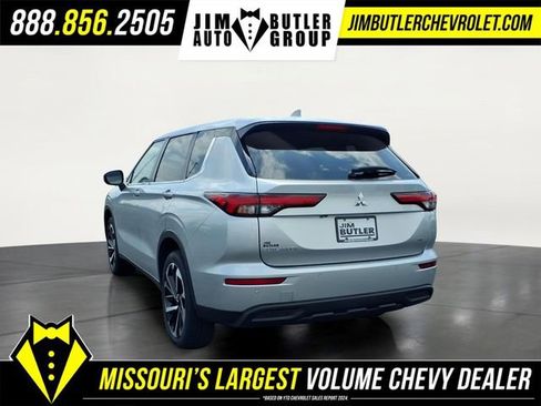 Used 2024 Mitsubishi Outlander AWD image 2