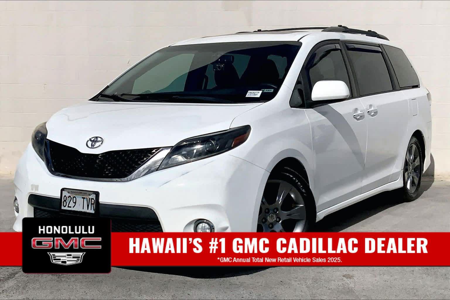 Used 2015 Toyota Sienna SE FWD image 1
