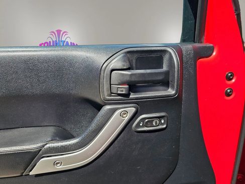 Used 2015 Jeep Wrangler Unlimited Rubicon image 24