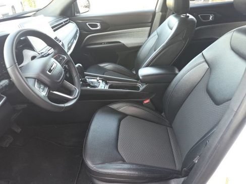 Used 2024 Jeep Compass Latitude AWD/4WD image 3