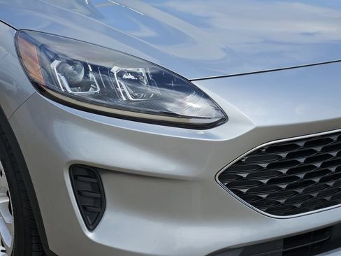 Used 2022 Ford Escape SE FWD image 11