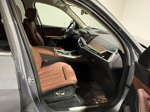 Used 2024 BMW X7 xDrive40i image 58