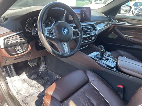 Used 2022 BMW 530e xDrive w/ M Sport Package image 15