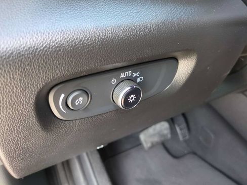 Used 2023 Chevrolet Traverse LT FWD image 33