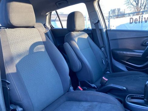Used 2019 Chevrolet Trax LS image 16
