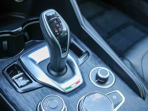 Used 2020 Alfa Romeo Giulia w/ Nero Edizione image 19