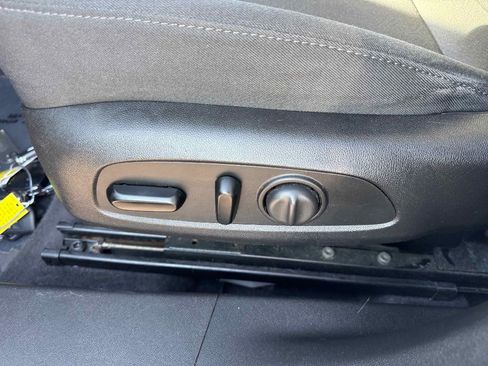 Used 2017 Chevrolet Malibu LT image 13