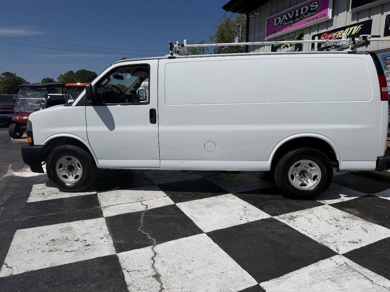 Used 2019 Chevrolet Express 2500 w/ Driver Convenience Package RWD image 8