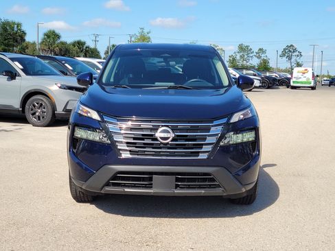 Used 2024 Nissan Rogue SV FWD image 2
