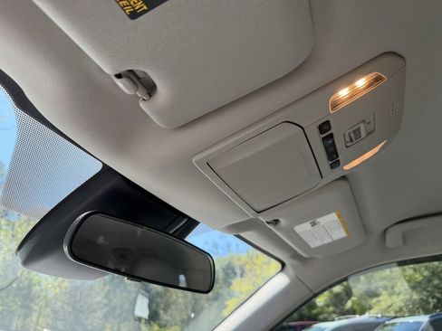 Used 2020 Toyota Highlander LE image 27