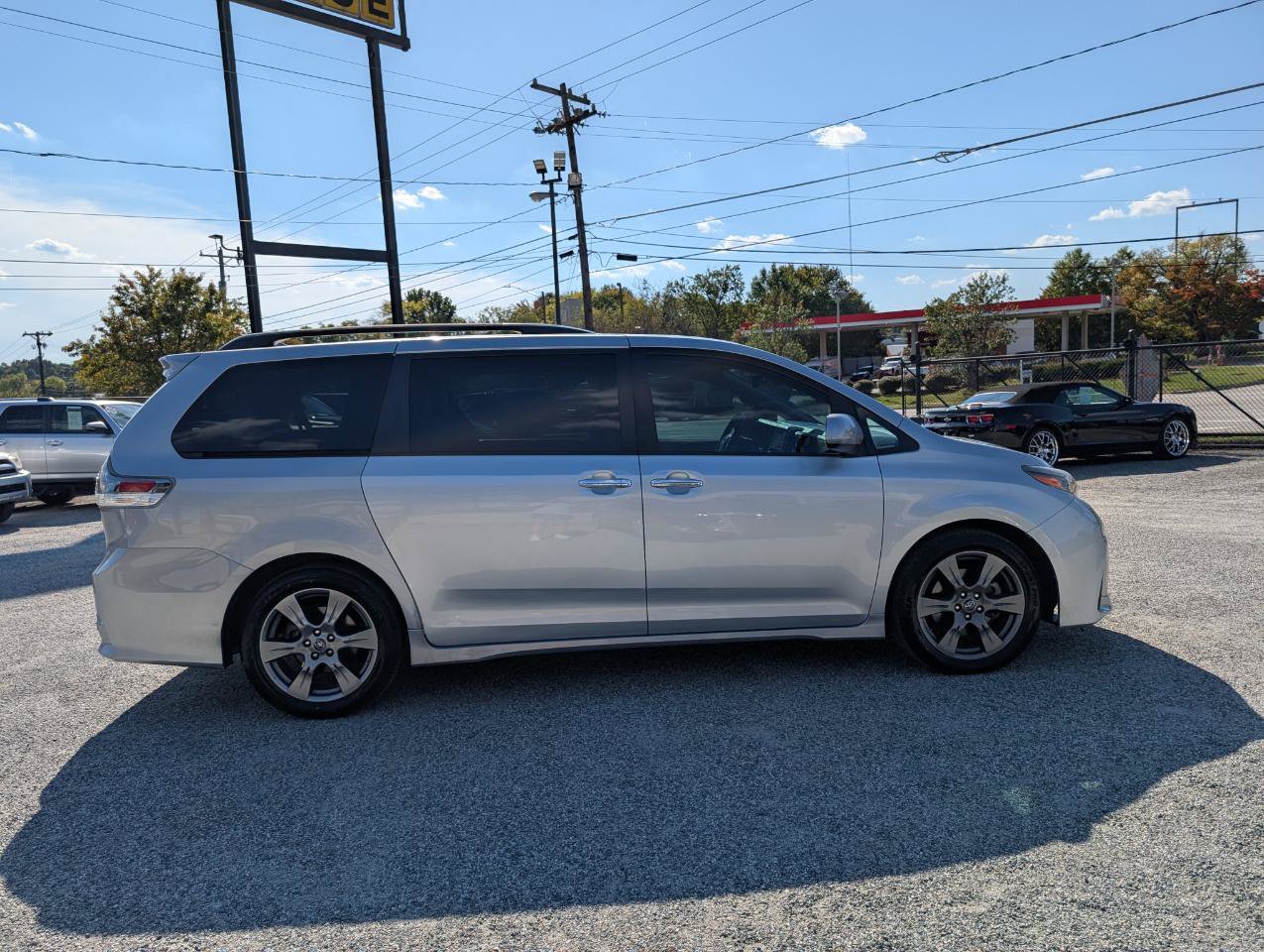 Used 2018 Toyota Sienna SE FWD image 5