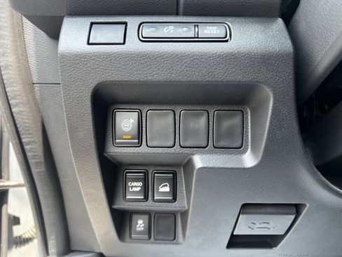 Used 2025 Nissan Frontier SV image 8