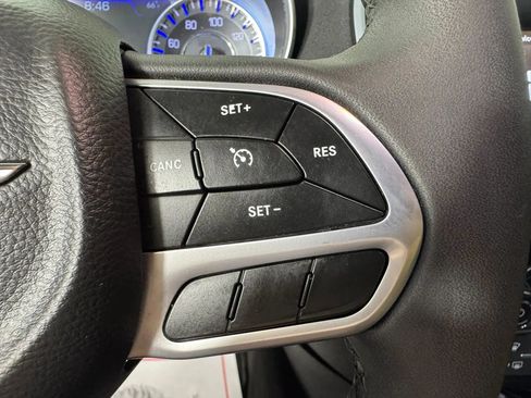 Used 2023 Chrysler 300 Touring w/ Sport Appearance Package RWD image 16