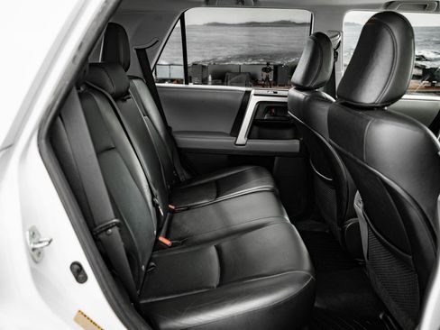 Used 2013 Toyota 4Runner SR5 image 39