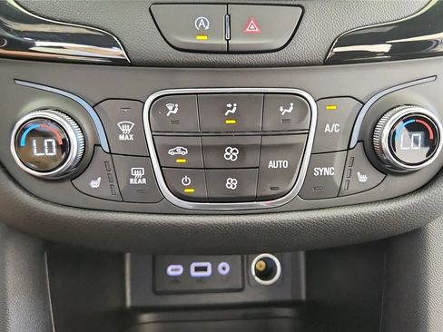 Used 2023 Chevrolet Equinox RS AWD/4WD image 22
