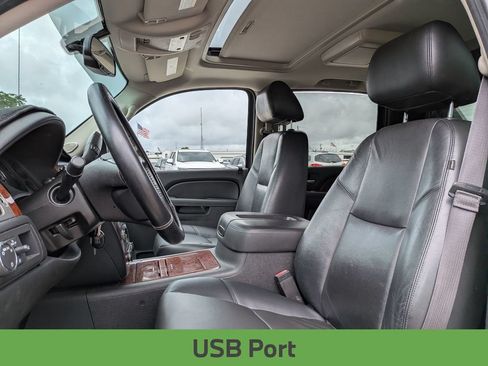 Used 2013 Chevrolet Avalanche LTZ RWD image 19