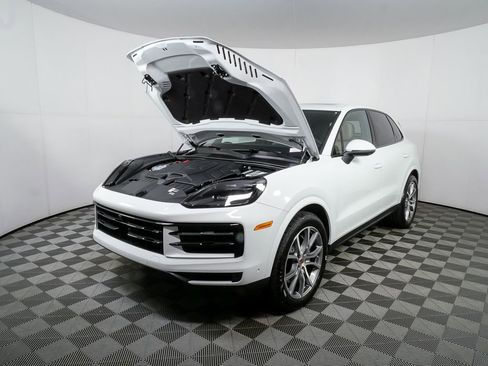 New 2026 Porsche Cayenne AWD image 34