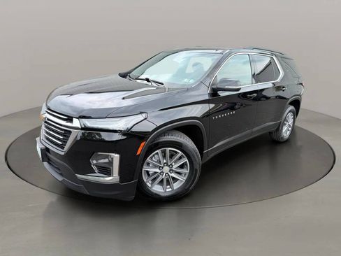 Used 2022 Chevrolet Traverse LT FWD image 3