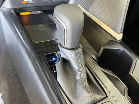 Used 2026 Toyota Camry Hybrid FWD image 24