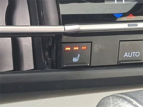 Used 2023 Toyota Sienna XSE w/ XSE Plus Package image 26